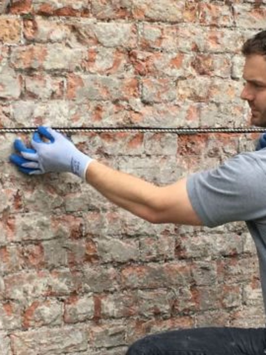 London Bricklayer restoring heritage brickwork on a London property